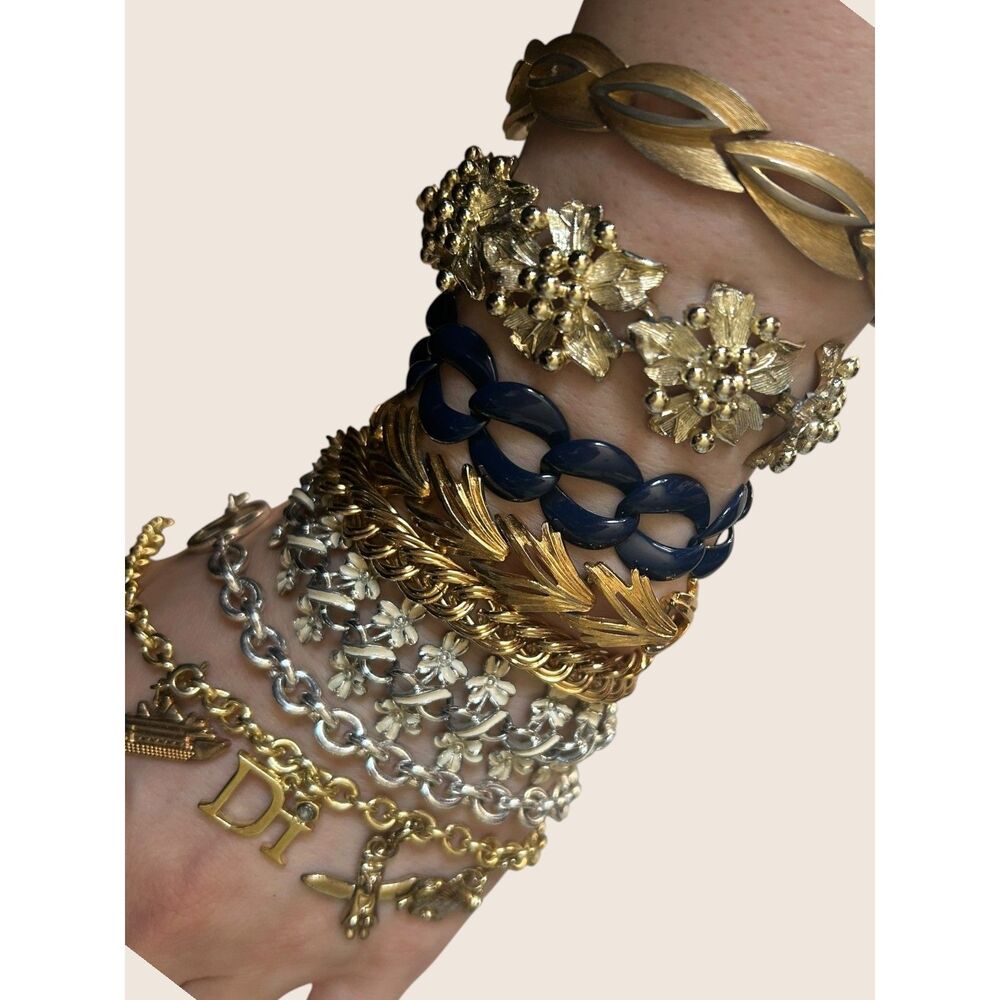 ✨ VTG 80s FASHION BRACELET BUNDLE LOT SIGNED CORO, TRIFARI, GOLDETTE, MONET - Picture 2 of 3